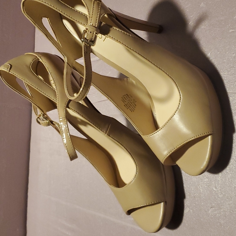 Nine West heels size 8.5